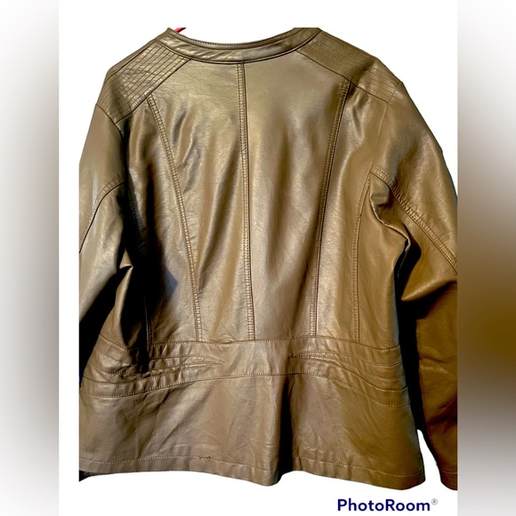 Apt.9 Jacket 🧥 - Picture 2 of 5